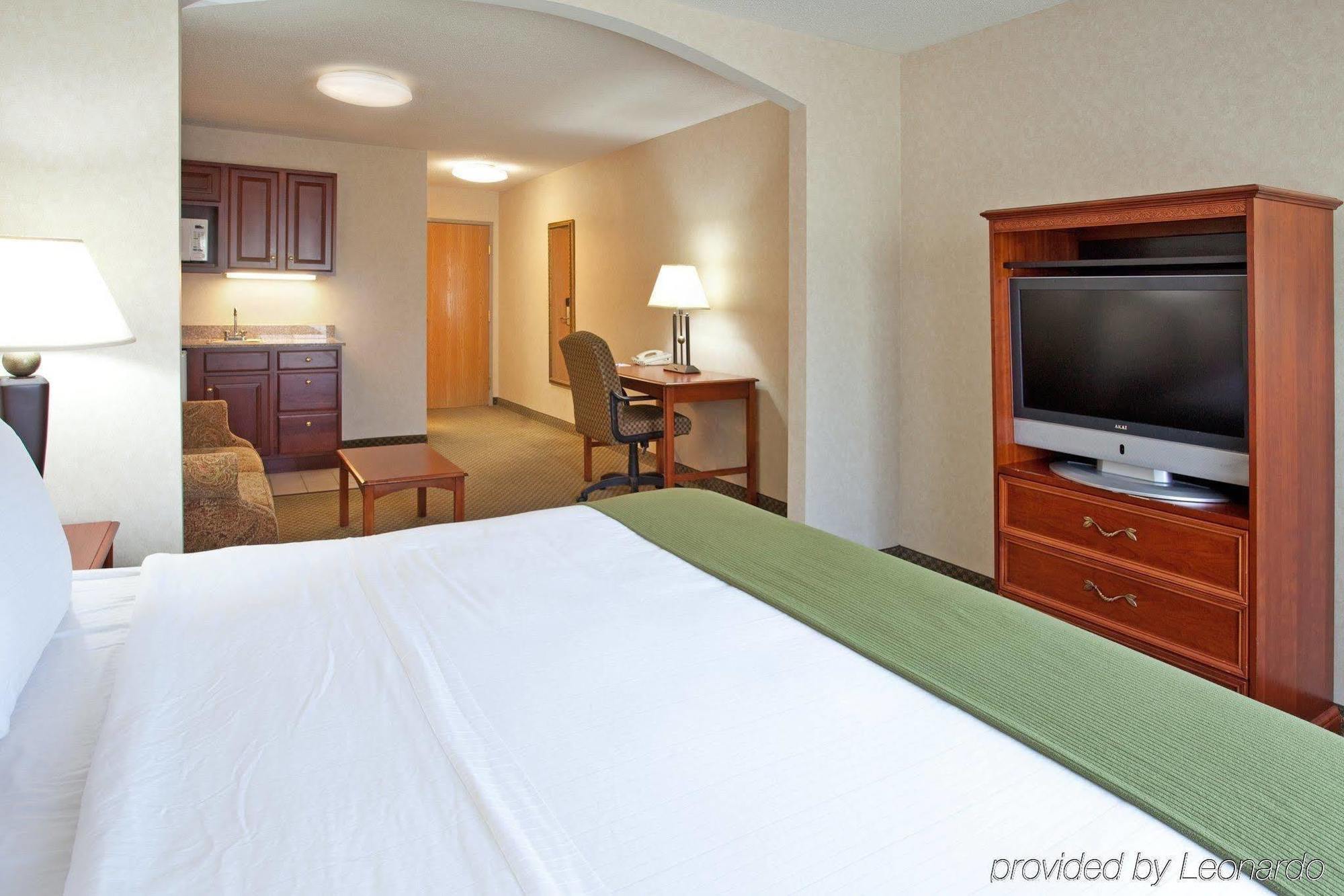 Holiday Inn Express Hotel & Suites Elkhart-South, An Ihg Hotel Экстерьер фото